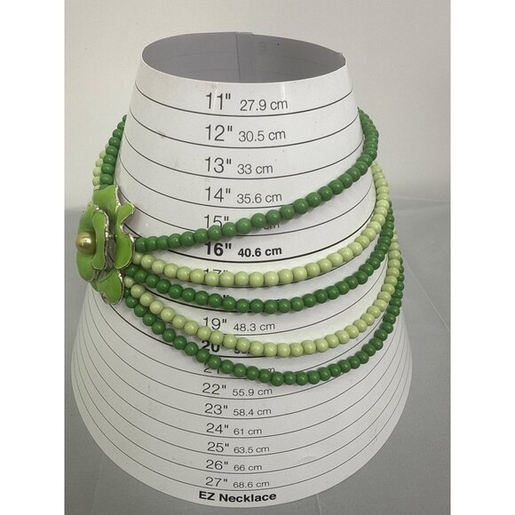 Vintage Green Beaded Necklace With Large Flower Pendant & Gold Accents - Picture 5 of 5